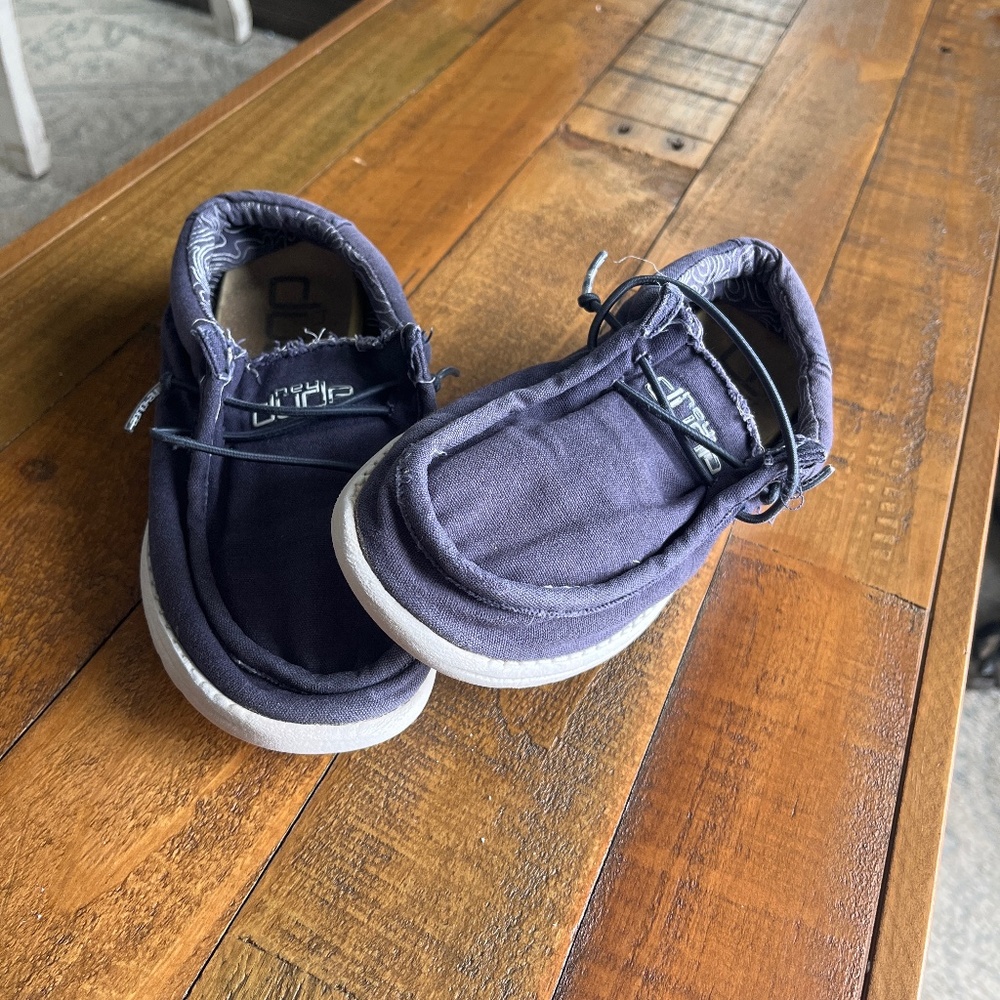 Boys size 2 hey dude shoes